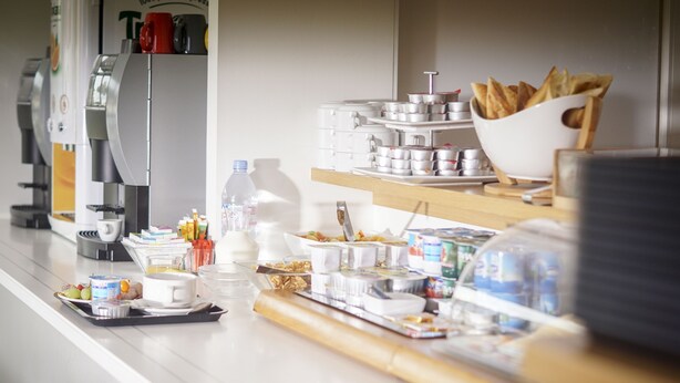 A breakfast buffet with various food items, beverages, and condiments. - H24 HOTEL Le Mans (Le Mans)