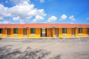 ด้านหน้าที่พัก