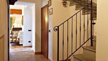 Villa, Mehrere Schlafzimmer | Treppe