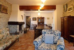 Villa, plusieurs chambres | Aire de séjour | Téléviseur