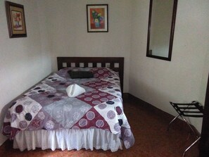 Desk, soundproofing, iron/ironing board, rollaway beds - Hotel La Cupula San Rafael (Santa Cruz Verapaz)