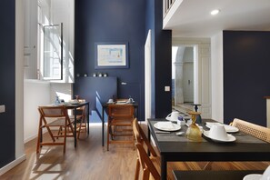 Kontinental frukost varje dag (EUR 10 per person)