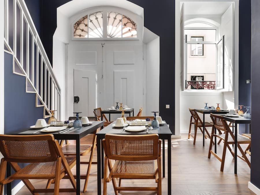 Daily continental breakfast (EUR 10 per person)