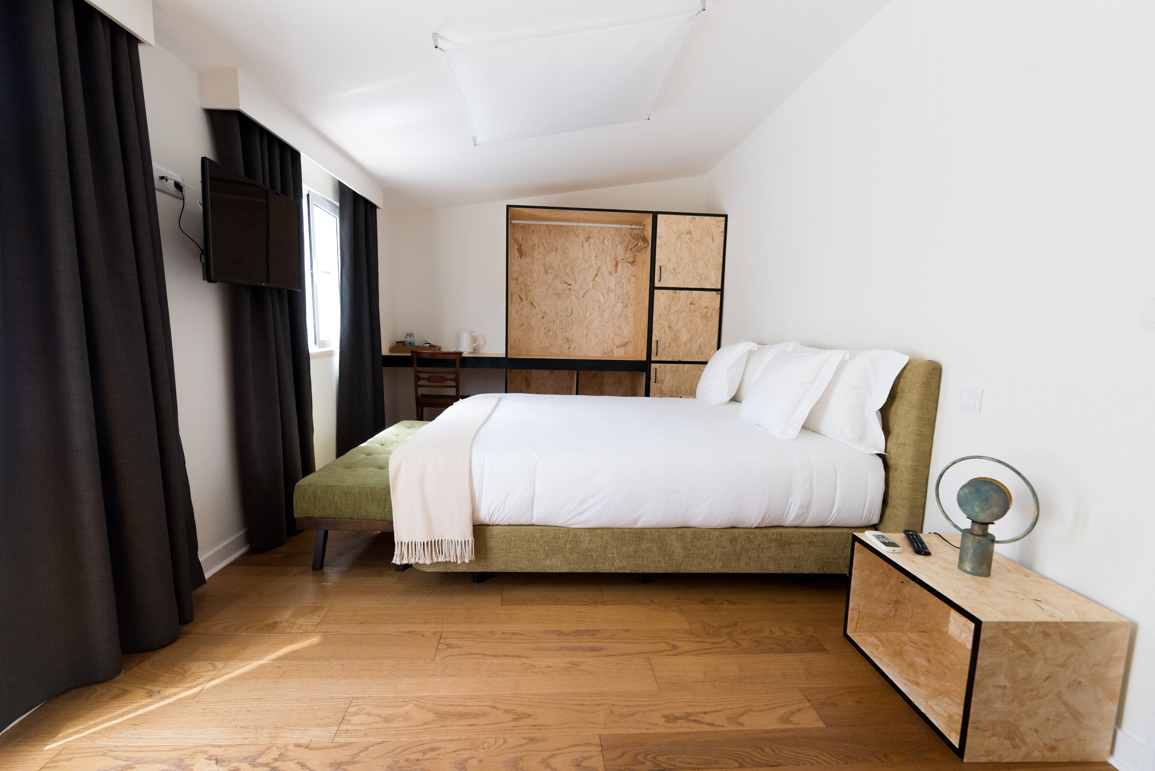 Seprai premium, tempat tidur Tempur-Pendic, dan brankas