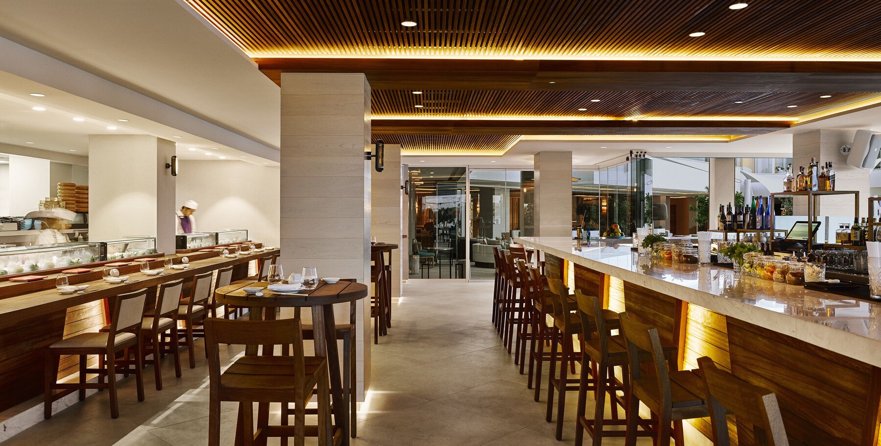 3 restaurants; breakfast, lunch, and dinner served