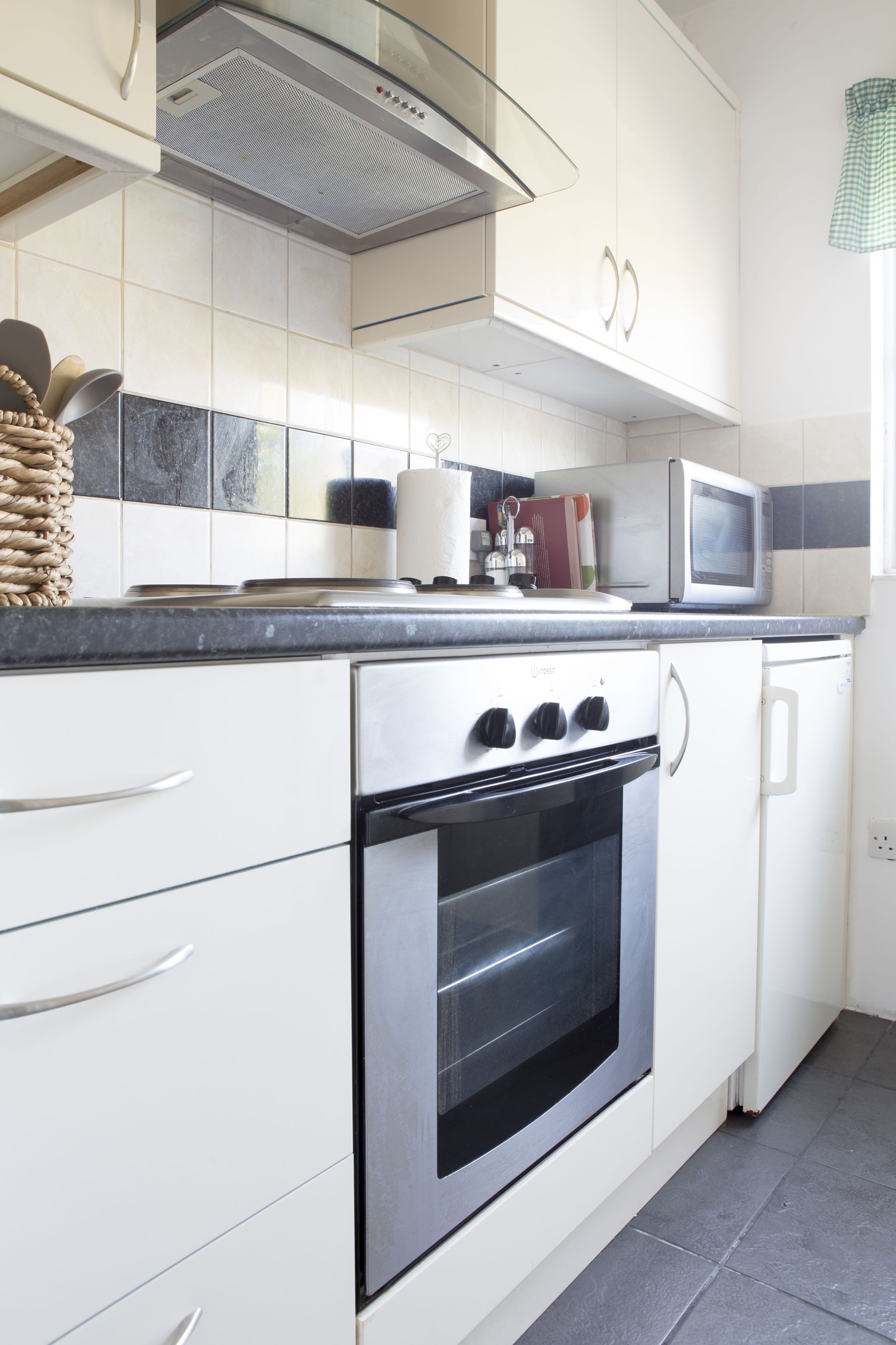 Departamento, 1 habitación | Cocina privada | Refrigerador, microondas, horno y cafetera y tetera 