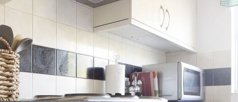 Apartment, 1 Bedroom | Private kitchen | Fridge, microwave, oven, coffee/tea maker