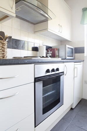 Apartment, 1 Bedroom | Private kitchen
