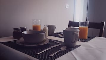 Daily full breakfast (EUR 9.50 per person)