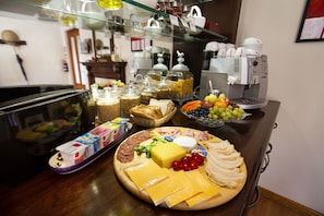 Daily cooked-to-order breakfast for a fee - Bellgrove Guest House (Sandton)