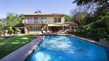 Outdoor pool, pool loungers