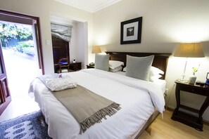 Standard Double Room | Minibar, trang trí khác biệt, trang bị nội thất với thiết kế riêng biệt 