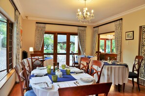 Daily cooked-to-order breakfast for a fee - Bellgrove Guest House (Sandton)