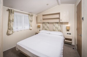 2 Bedroom Gold Caravan | Bed sheets - South Bay Holiday Park (Brixham)