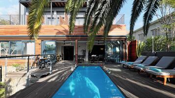 Outdoor pool, sun loungers