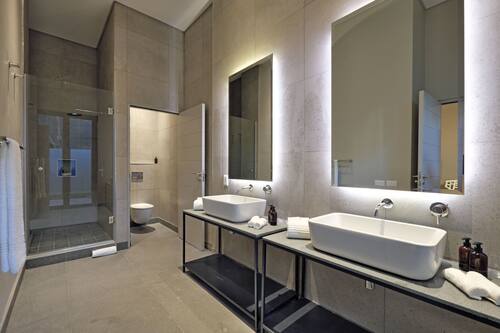 The Herb Garden Suite | Bathroom | Shower, rainfall showerhead, free toiletries, hair dryer