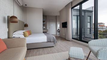 Superior Sea View Room | Premium bedding, in-room safe, individually decorated, desk