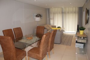 Suite familiar, 2 habitaciones | Servicio a la habitación