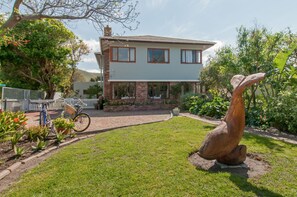 Property grounds - 6 Stemmet Lodge (Hermanus)