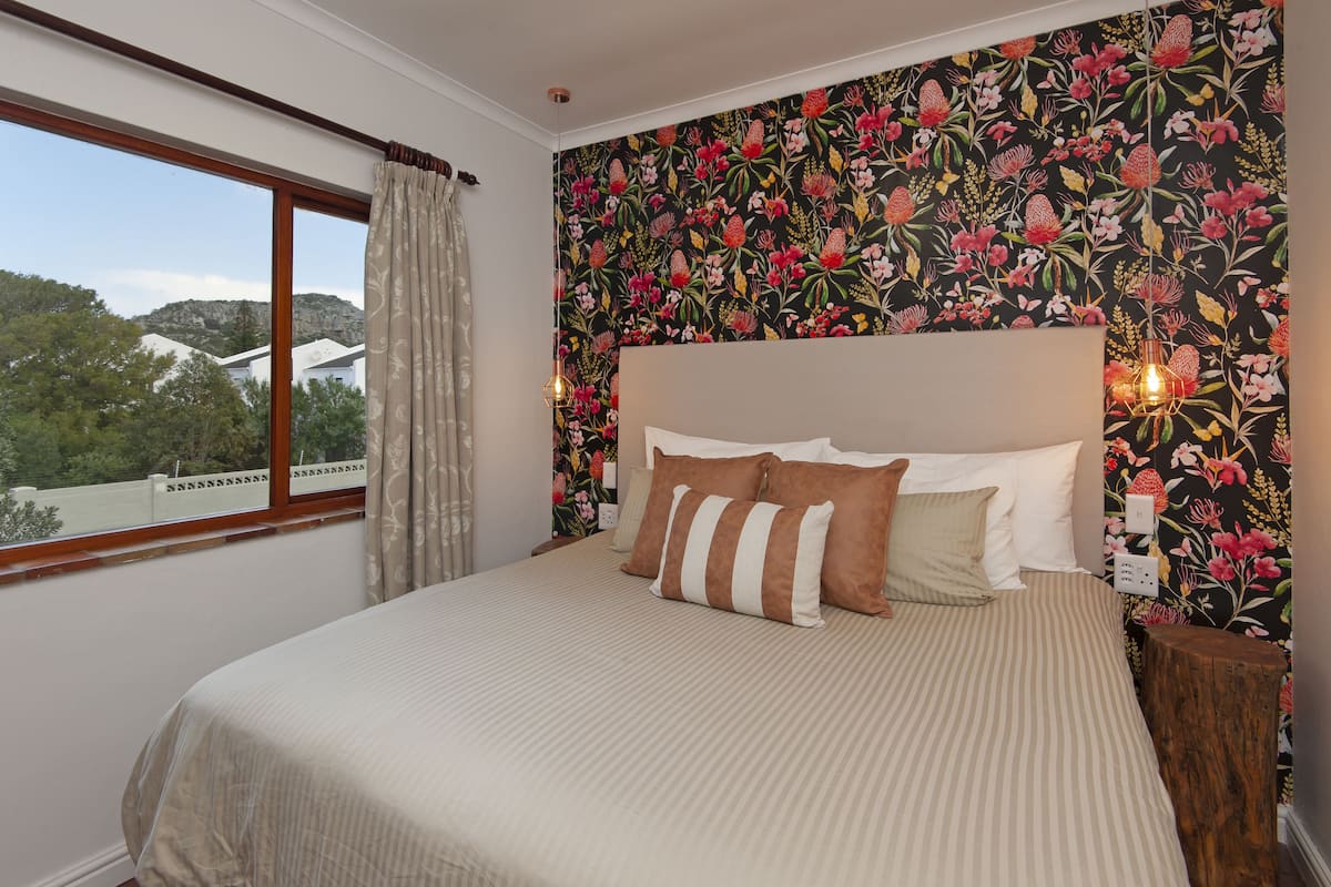 Comfort Triple Room | 1 bedroom, in-room safe, desk, soundproofing