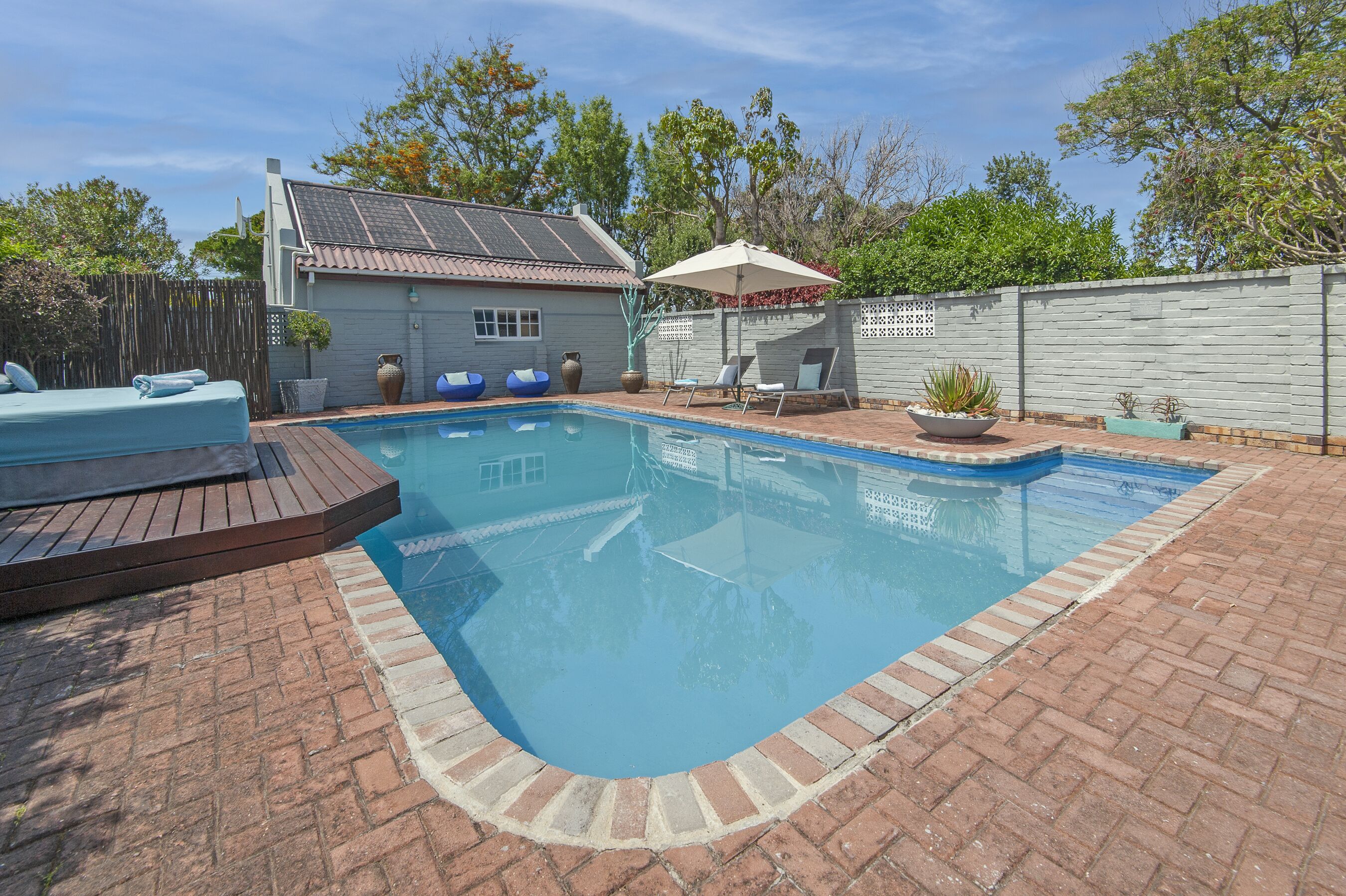 Sesongbasert utendørsbasseng