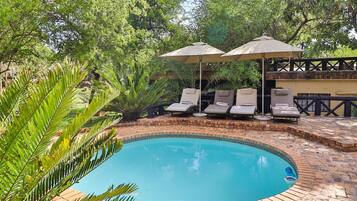 Outdoor pool, pool loungers