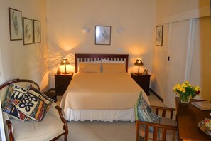 مكتب ومكواة/لوح كي وواي فاي مجانًا