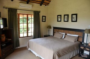 Desk, iron/ironing board, free WiFi - Valley Vista Lodge (Pietermaritzburg)