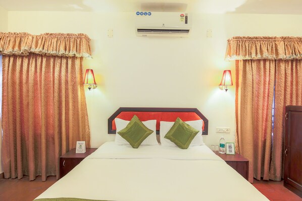 Desk, iron/ironing board, rollaway beds, free WiFi