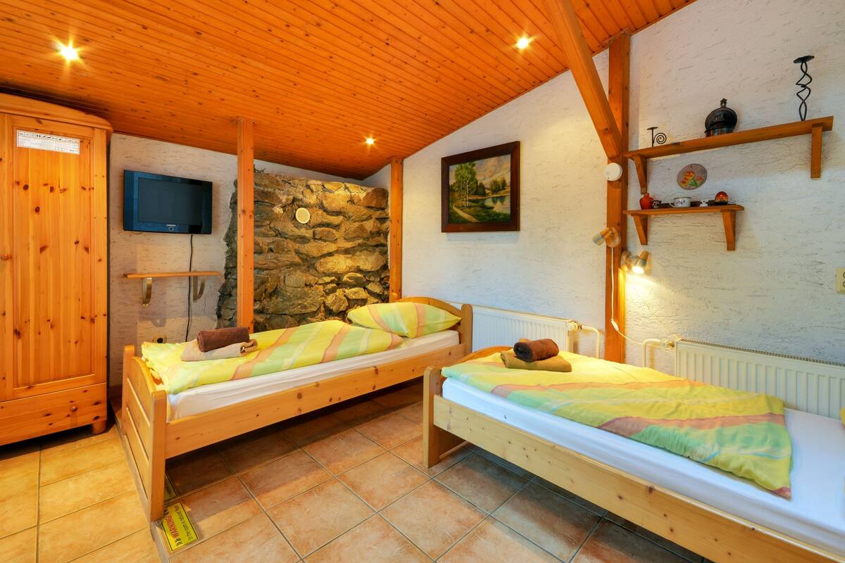 Comfort Apartment, 2 Bedrooms, Kitchen, Garden View | 1 bedroom, free cots/infant beds, free WiFi, bed sheets
