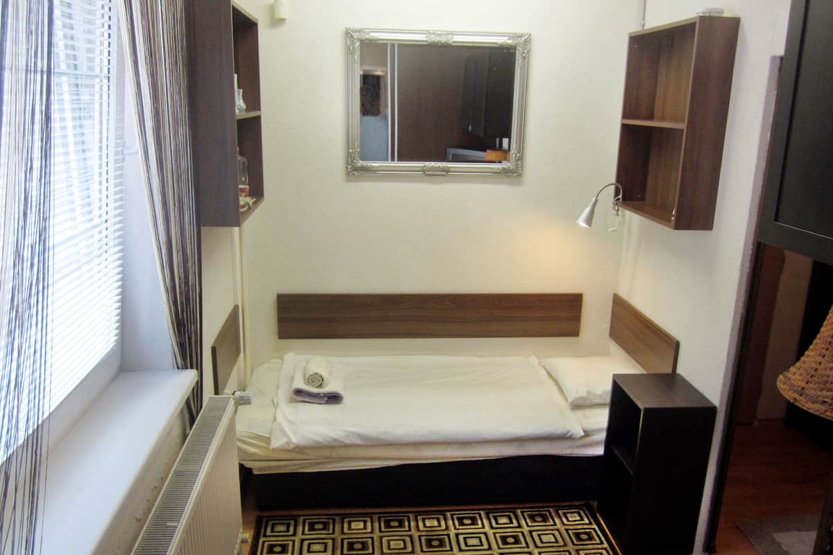 Executive studio, 1 slaapkamer, koelkast & magnetron, uitzicht op tuin | Gratis babybedden, gratis wifi, beddengoed