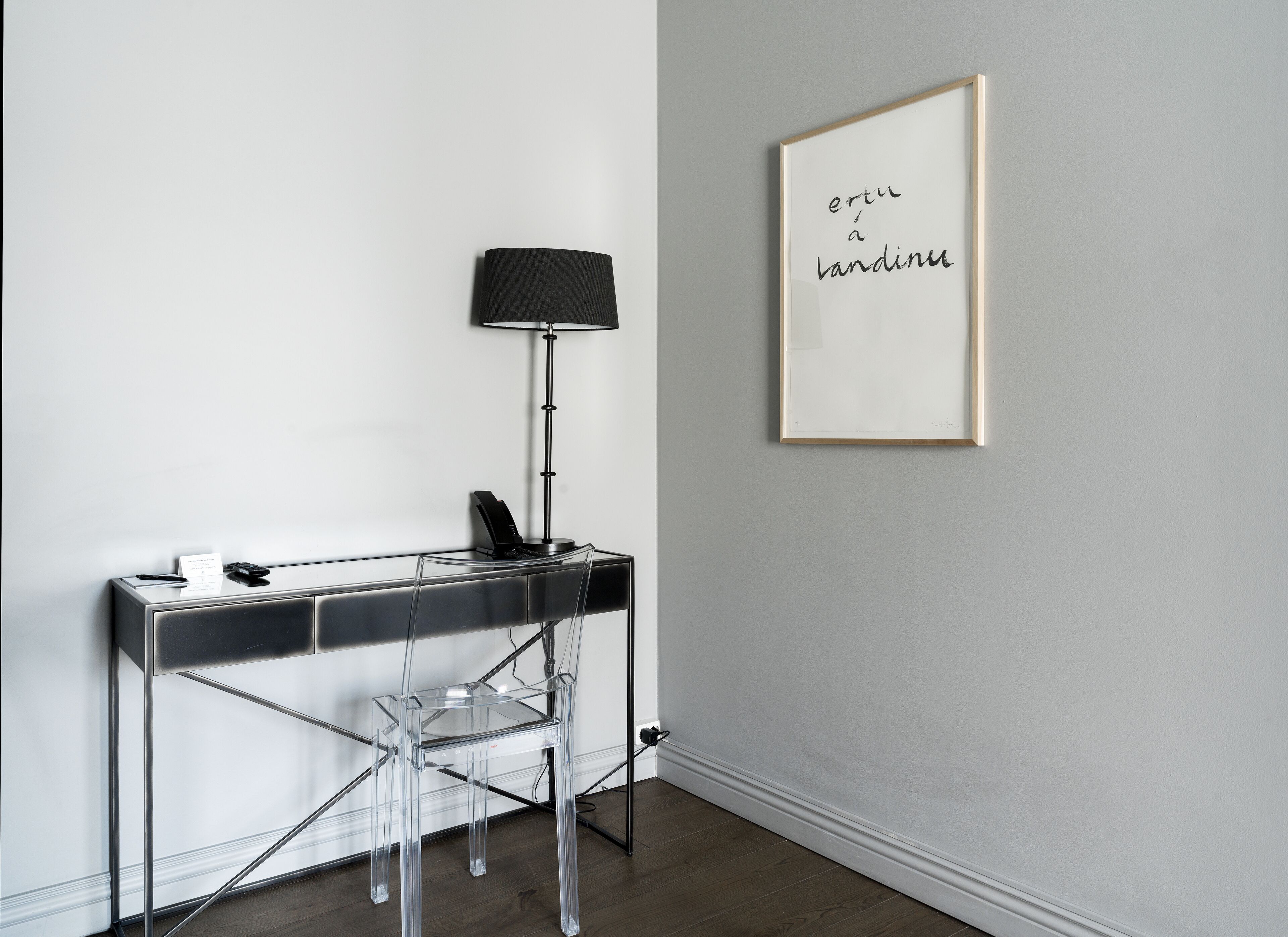 suite, 1 bedroom | living area | flat-screen tv