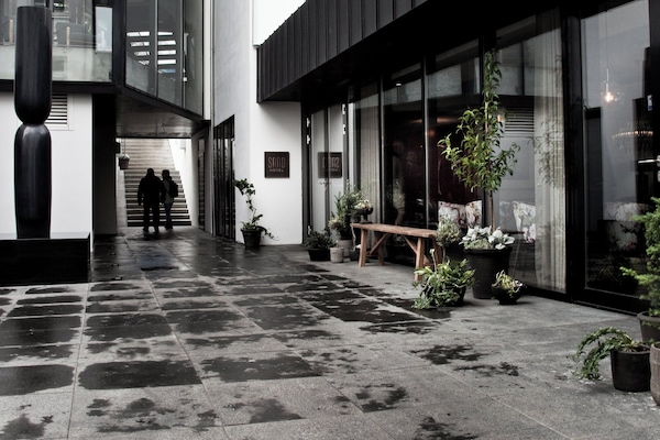 Pintu masuk properti