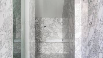 Shower kamar mandi