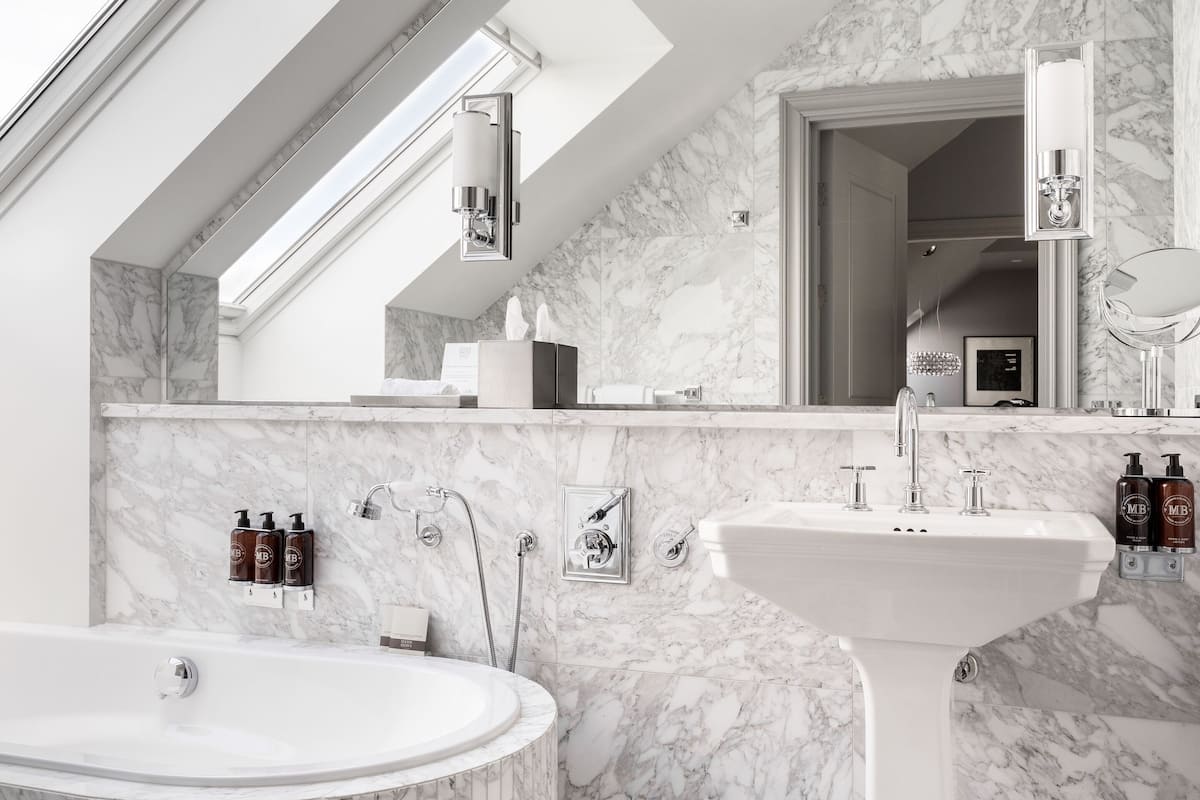 king suite | bathroom | shower, rainfall showerhead, free toiletries, hair dryer