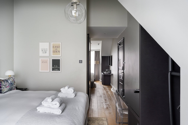 Firemannsrom – familie | Dundyner, safe på rommet, individuelt dekorert og skrivebord