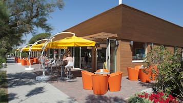 Food court