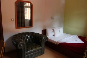 Blackout drapes, iron/ironing board, free WiFi - Guins Palace (Bafoussam)