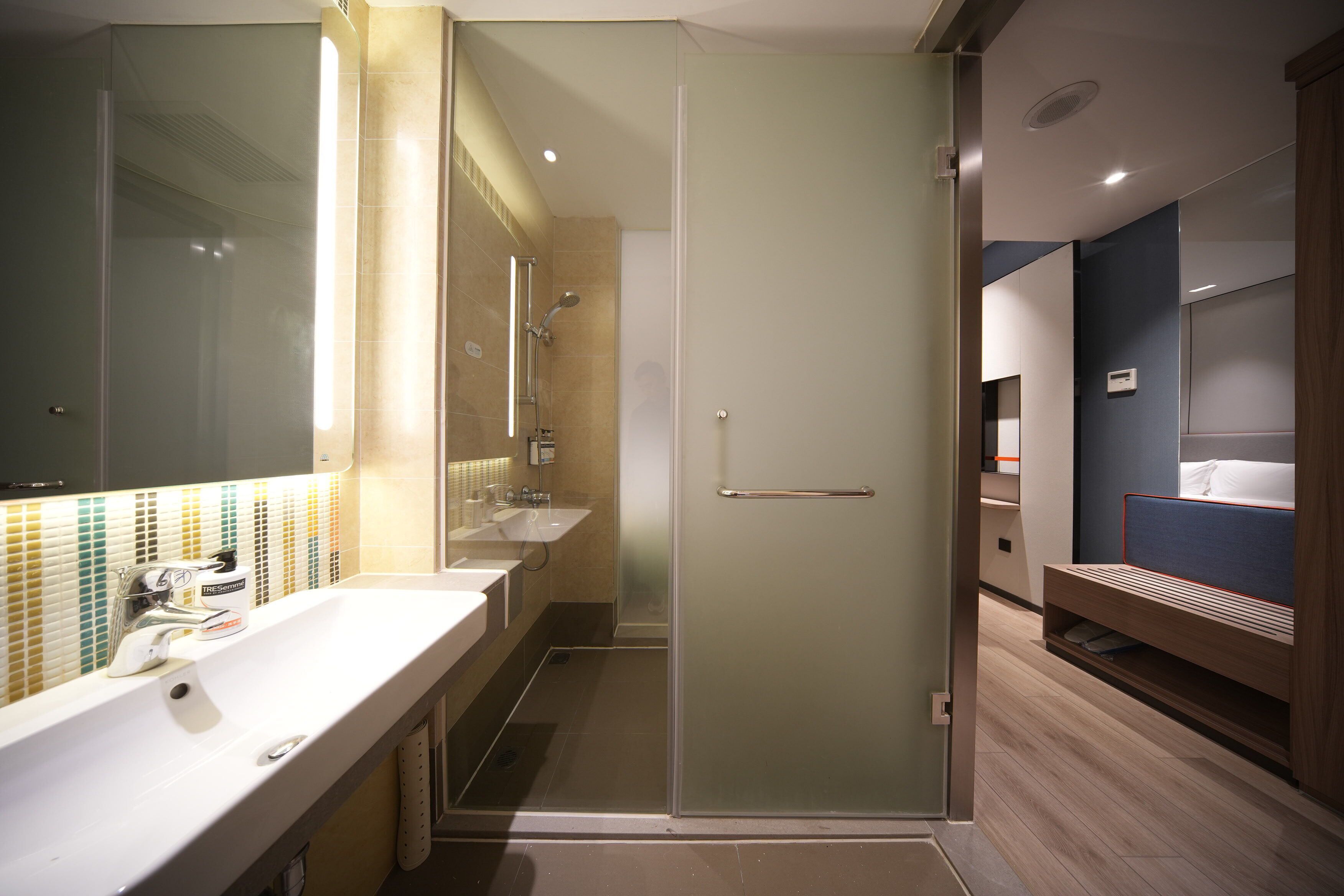 Photo - Holiday Inn Express Shanghai Pujiang by IHG