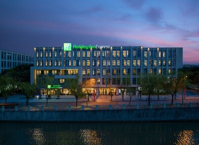 Holiday Inn Express Shanghai Pujiang by IHG