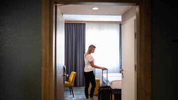 ๋ฃธ, ์ฑ๊ธ์นจ๋ 1๊ฐ | ์ฑ
์, ๋
ธํธ๋ถ ์์
๊ณต๊ฐ, ์๋ง ์ปคํผ, ๋ฐฉ์ ์ค๋น