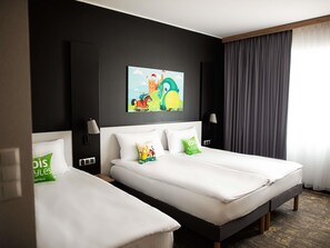Habitación estándar, varias camas | Escritorio, espacio para trabajar con laptop y cortinas blackout 