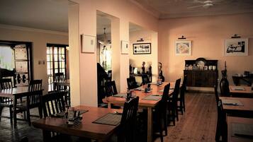 Free daily English breakfast