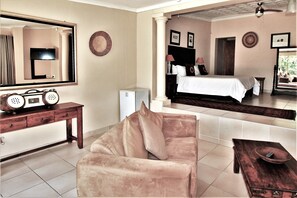 Decoración personalizada, muebles diferentes y escritorio 