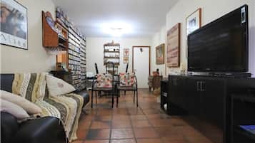 Apartamento standard, 2 quartos | Área de estar