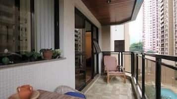 Apartamento standard, 2 quartos | Sacada