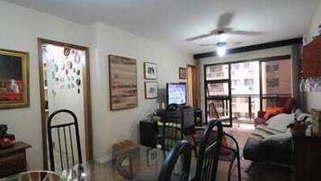 Apartamento standard, 2 quartos | Área de estar