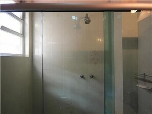Standard-Apartment, 1 Schlafzimmer | Dusche im Bad