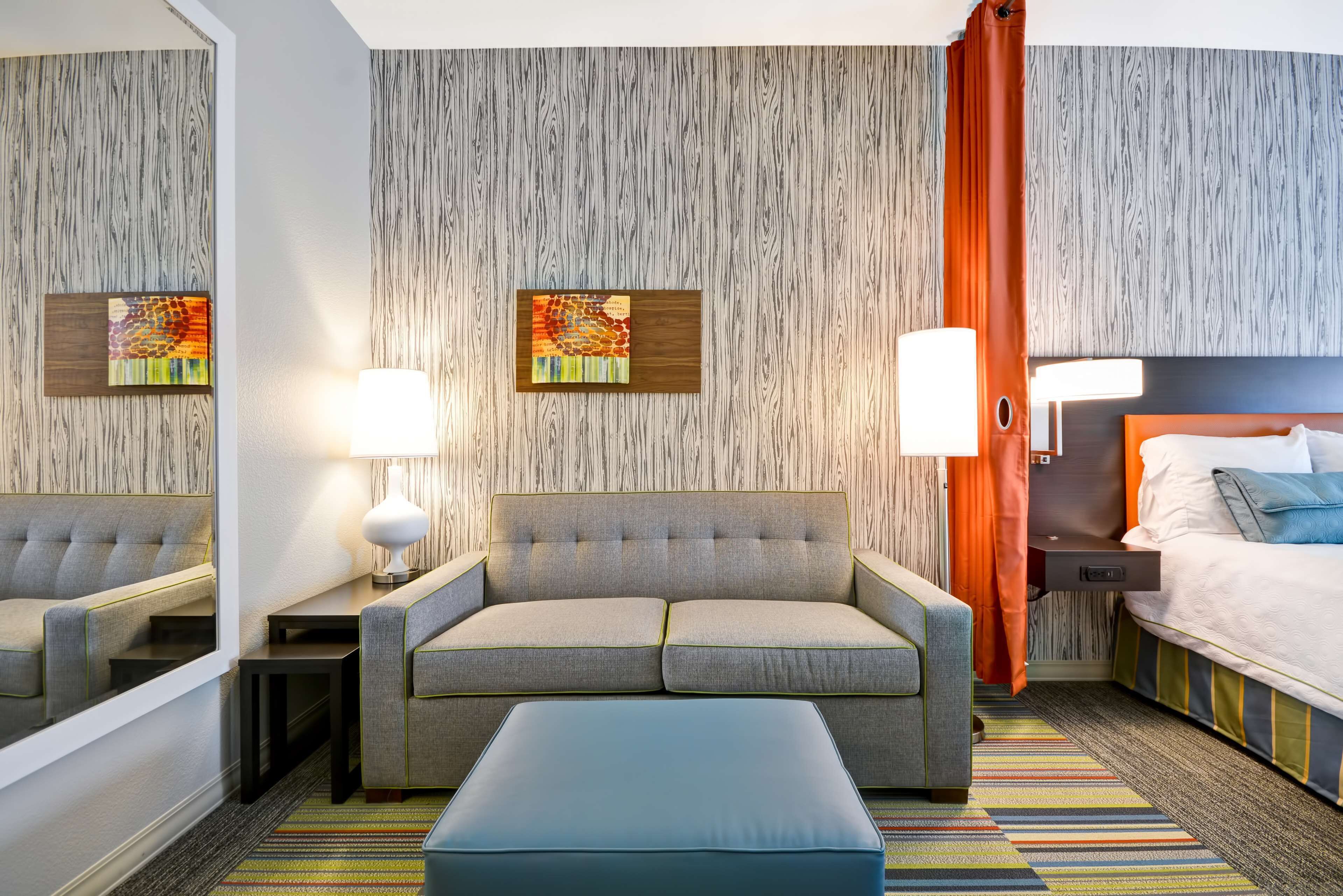 42-inch lcd tv with satellite channels, tv