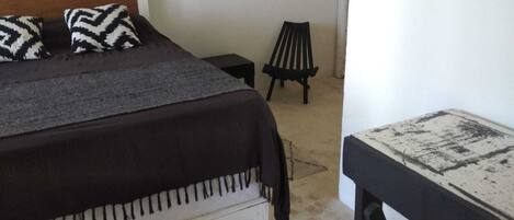 Doppelzimmer, 1 Queen-Bett, Terrasse, Meerseite | Laptopgeeigneter Arbeitsplatz, Verdunkelungsvorhänge, Rollstuhlgeeignet